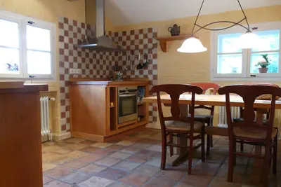 Image de A converted fruit barn, thatched, on 2 floors with 2 bedrooms