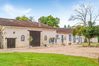 Image de Belle maison Ă Bourg du Bost avec WiFi