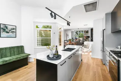Image de Manhattan Style 3 storey Luxury in St Peters