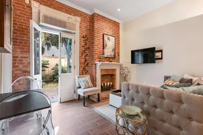 Image de 1br 1ba Condo w/pool near Bourbon St - 3 min walk