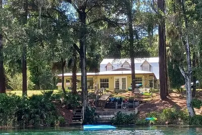 Image de Nanas Rainbow riverhouse with waterfront close to headsprings