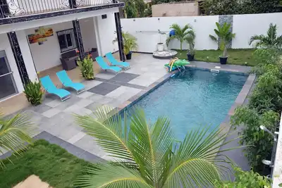 Image de Belle villa climatisée avec piscine
