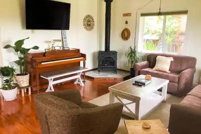 Image de Cozy Nw inspired home. Walking distance to parks, food, coffee shops, breweries!