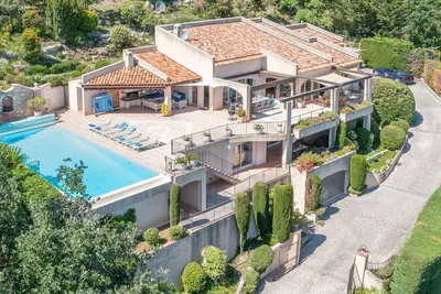 Image de Villa Lou Bea - Villa de luxe avec vue panoramique à Cabris