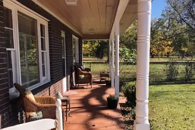Although a country setting, the cottage has all modern conveniences & comforts