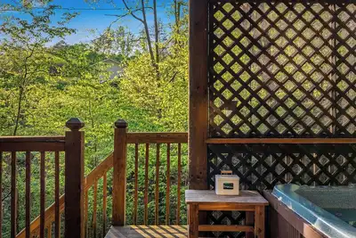 Image de Blissful Tranquility-Small Fenced Yard-No Steep Roads-8 miles to Dollywood