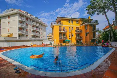 Image de Pine forest front apartment with swimming pool max 5 people wi-fi