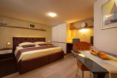 Image de Studio apartment within walking distance to the top city locations and amenities