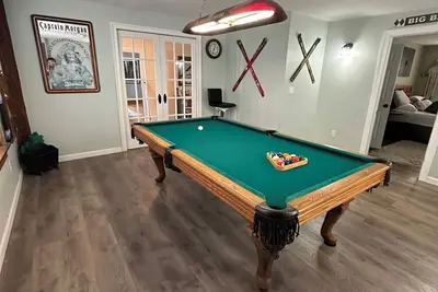 Image de 3, 000 Sq Ft Historic Colonial Minutes from Okemo with Direct Vast Access