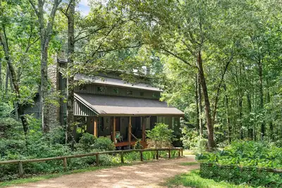 Image de Cozy getaway in Cartersville and near Lakepoint Sports