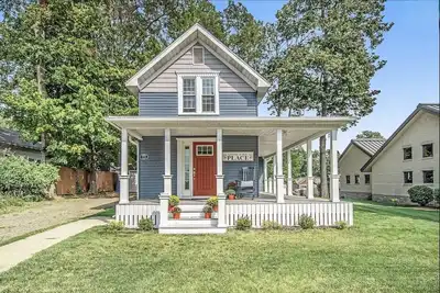 Image de The Coloma Cottage - Historic Charm, Modern Amenities Beach Breweries Wineries