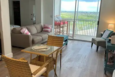 Image de Fully Updated Unit Steps to the Gulf with Breathtaking Views