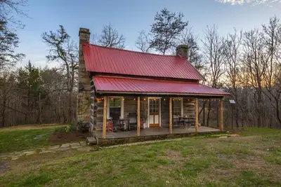 Image de 1840's Log Cabin Getaway