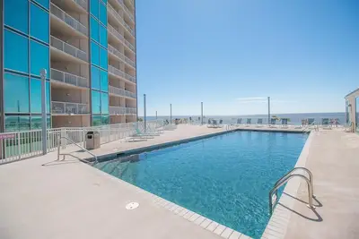 Image de Coveted Gulf-front condo on pool deck, directly on beach, Snowbirds welcome!