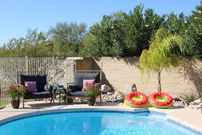 Image de Private oasis! Pool, bikes, near Saguaro Np!