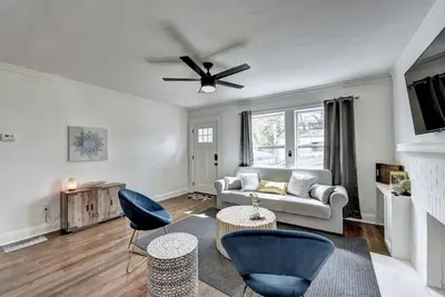 Image de New Home in MidTown- Sleeps 11 For Rent in Atlanta