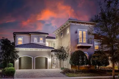 Image de Luxurious and themed 8 Bedroom Mansion with pool / Golf Course