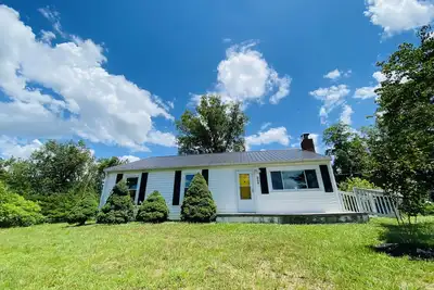 Image de Jasmine House-Dog, family friendly-5 mins Douglas Lake-Large yard-Country Vibe