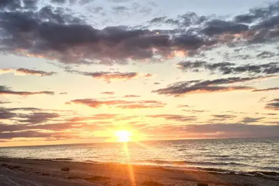 Image de North Fork Oasis Walk to Private Deeded Beach with Beautiful Year Round Sunsets