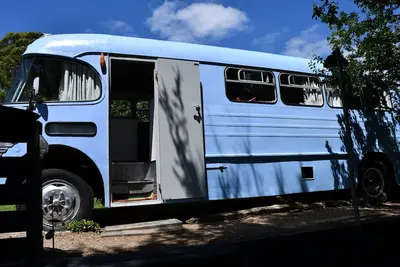 Image de Evi the school bus at Oromahoe Downs Farm