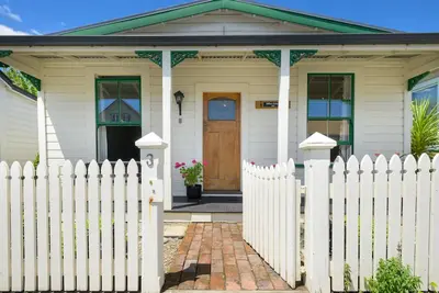 Image de Charming Historic Cottage 3 minutes to city centre