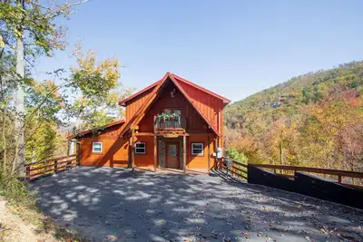 Image de Brand New Luxury 5/5. 5 Cabin! Great Mountain View, Indoor Pool, Fireplace.
