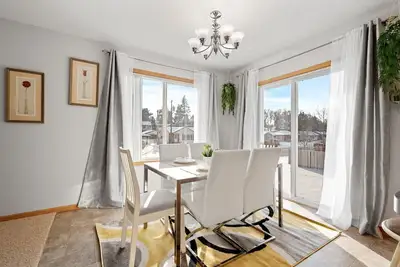 Image de Cozy Home- 2 King/ 2 Queen, 5 minutes to Dt St. Paul