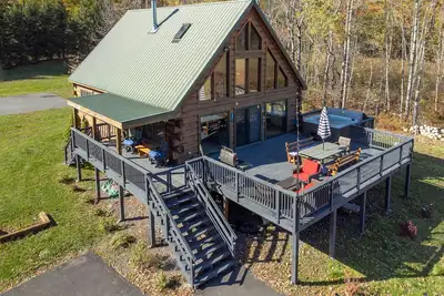 Image de Catskills Getaway Home W/ Hot tub, Game room, fire pit and basketball court