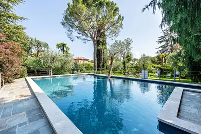 Image de Appartement au bord du lac \"Al Segnavento Fasanella\" avec piscine, Wi-Fi et jardin