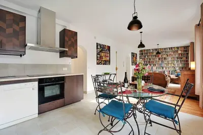 Image de Appartement entièrement rénové aux Abbesses, Montmartre