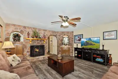 Image de Summit Adventure Condo by Destination Big Bear: Steps from Snow Summit Resort! Multiple Balconies!