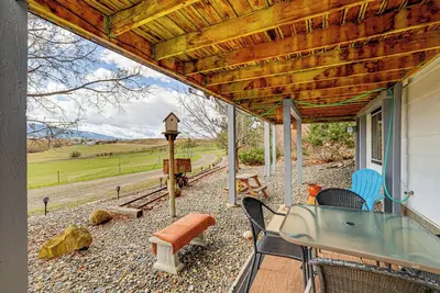 Image de 'A Touch of the West' Scenic Grangeville Apt!