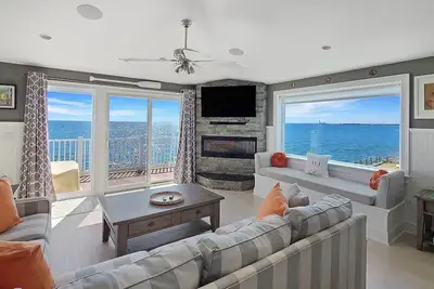 Image de Waterfront 2bd Condo--Right On The Beach, Stunning Water Views, Balcony Deck, A/C, Association Beach
