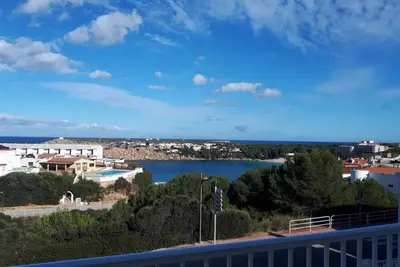 Image de Apartment located 2 minutes walk from the beach with beautiful sea views!
