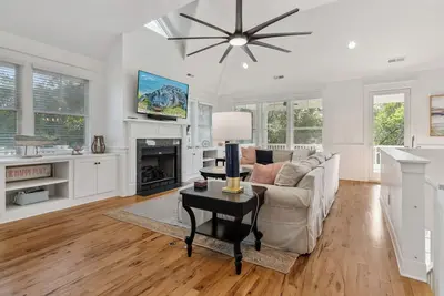 Image de Two primary bedroom suites located in cape fear station close to shoals club!