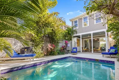 Image de Island Oasis ~ Stylish 2 Bedroom, 2 Bath Home w/ Private Heated Pool!
