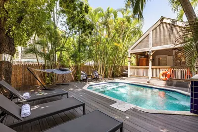 Image de Bahama Dreaming ~ Incredibly Located 3 Bed, 2 Bath w/ Private Heated Pool!