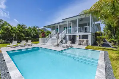 Image de Parking, Pool & Waterfront - Springtide House