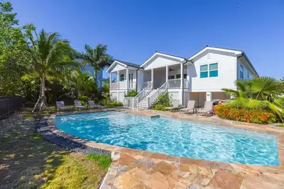 Image de Waterfront, Private Heated Pool - Capmar House