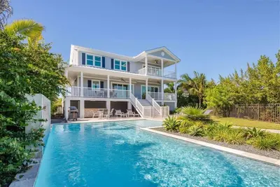 Image de Parking, Pool & Dock - Spindrift House