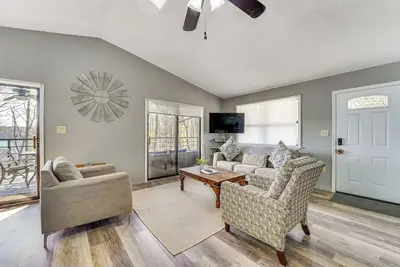 Image de Table Rock Lake Home w/ Lake Access & Views