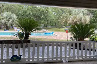 Cottage overlooking Pool in Murrells Inlet