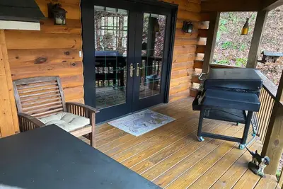 Image de Luxury house on creek with waterfalls on 43 acres in mountains!