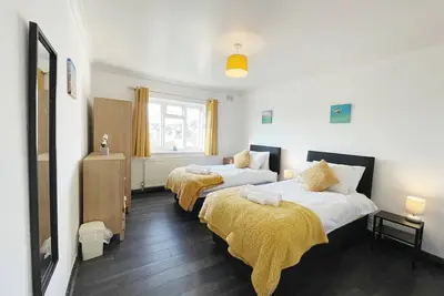 Image de 3 bed apartment, free Wifi & Netflix, discounts on long term