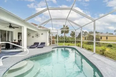 Image de Center of North Port/13-Beaches/Heated Saltwater Pool