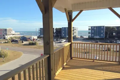 Image de New 4 Bed, 3 Bath, Pet-Friendly Home just minutes away from the beach.
