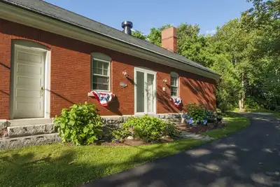Image de Historic Bakery House on Great Diamond Island with Lots of Charm