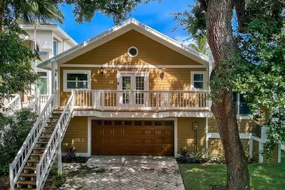 Image de Grand Canal three bedroom three bath pool home short walk to Siesta Village