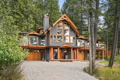 Image de Rustic Lakefront Cabin with breathtaking views