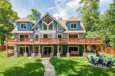 Image de New! Paradise at Deep Creek: Lakefront, Private Dock, Hot Tub!